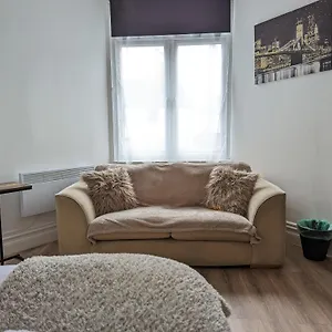 Serene 1 Bedroom Flat In Roath Cardiff
