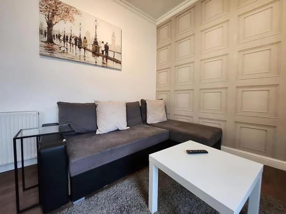 King Bed Apartment By Property Promise Cardiff