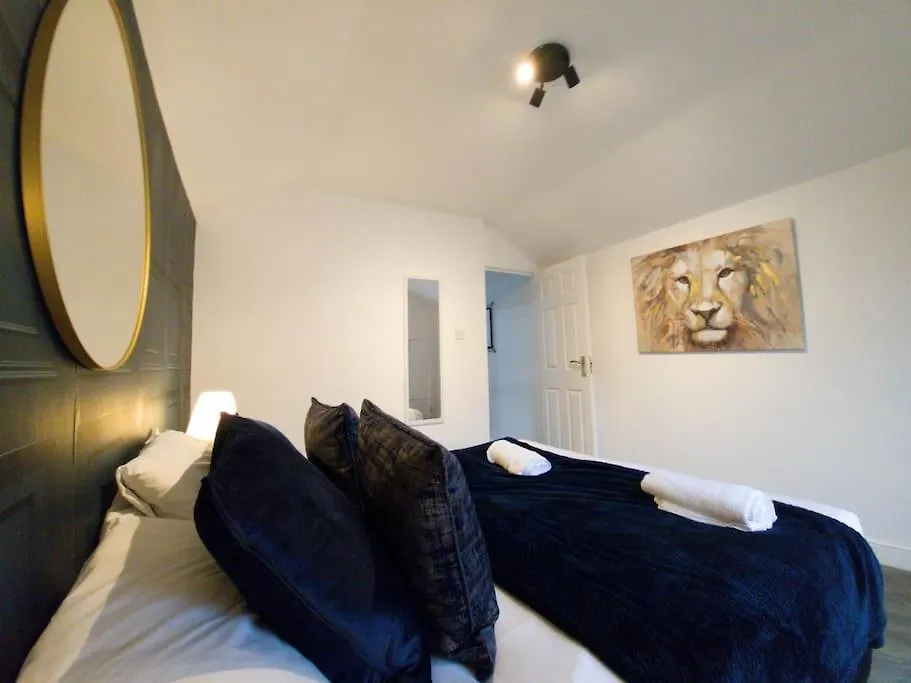 King Bed Apartment By Property Promise Cardiff
